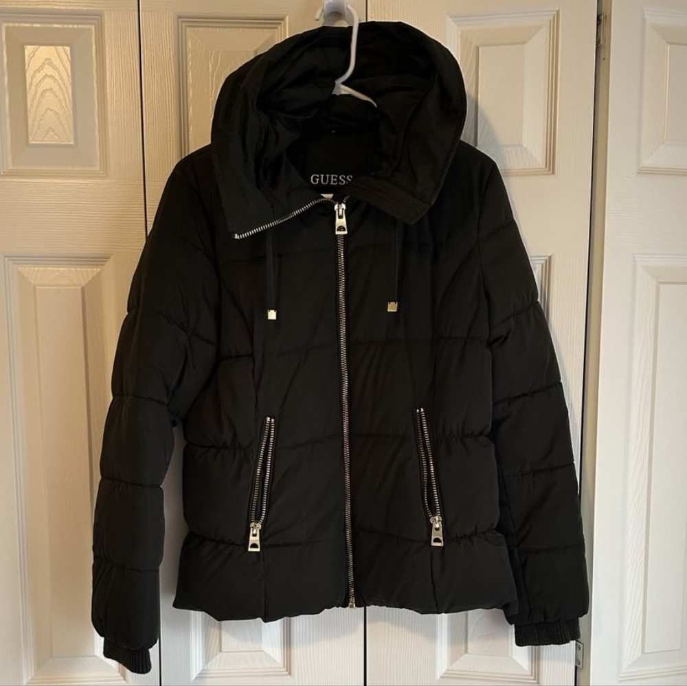 Guess Women’s Hooded Puffy Jacket Size Medium